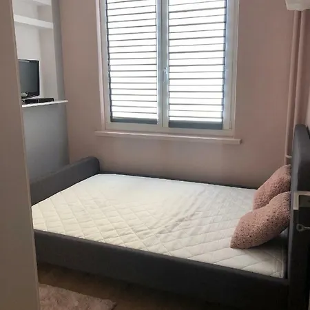 Studio 639 Apartment *